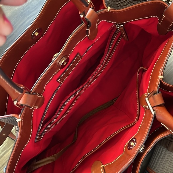 Dooney & Bourke Large Barlow Bag - Picture 3 of 10